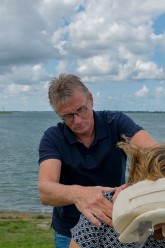 Uitvoering van stoelmassage door AbloMassage